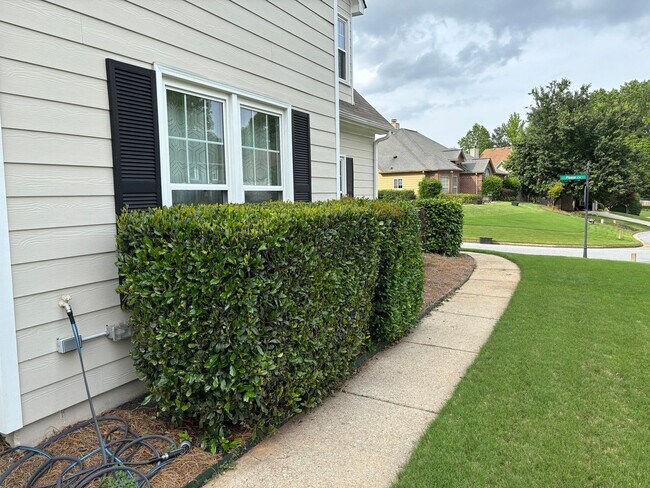 Foto del edificio - 4 Bedroom Single Family Home in Johns Creek