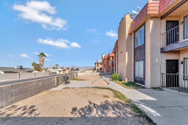 Building Photo - 2257 Exeter Dr