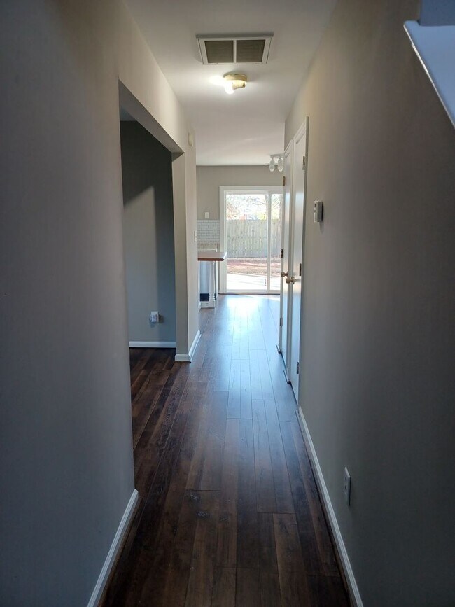 Foto del edificio - Beautiful 4 Bedroom Home in Virginia Beach