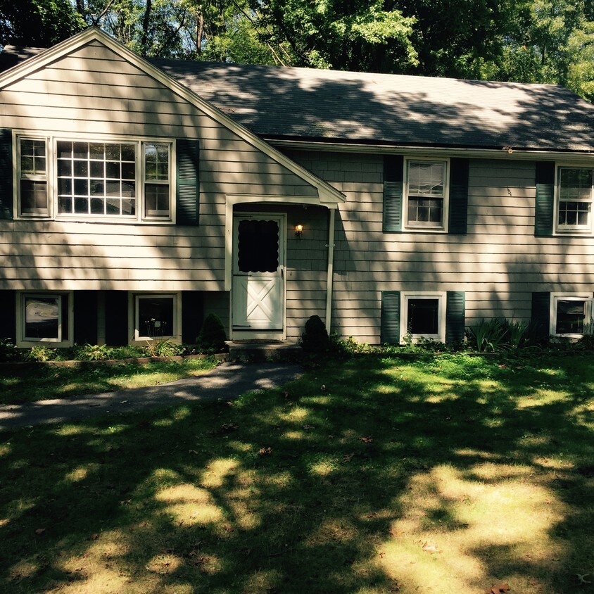 Primary Photo - 61 Laurel Ln