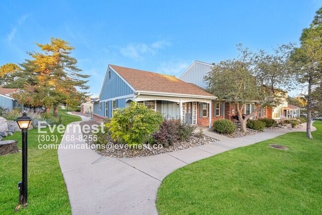 Building Photo - 2-Bedroom Home with Modern Amenities and C...