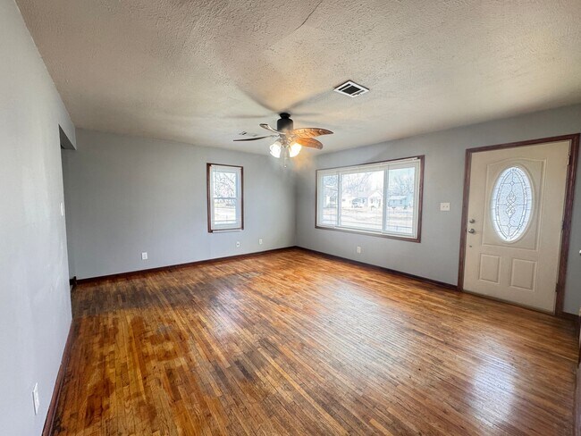 Foto del edificio - 3 bed, 1 bath