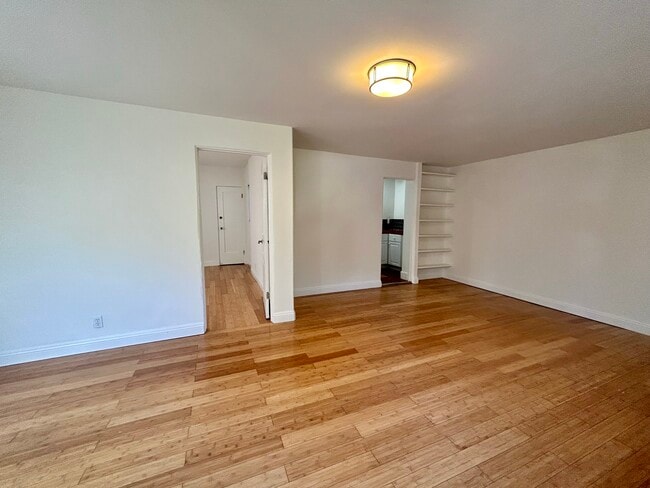 Building Photo - 409 S Coronado St