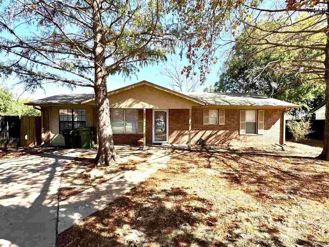 Primary Photo - 2 Foxy Ln