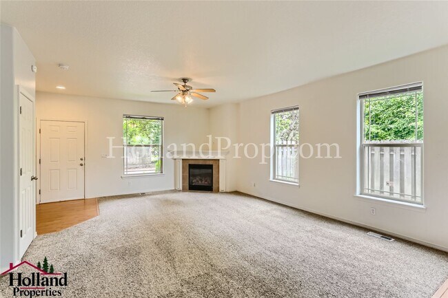 Building Photo - Lovely 3 Bedroom 2.5 Bath in Aloha