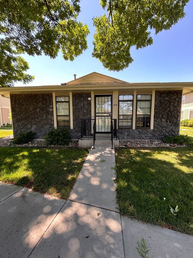 Foto del edificio - $0. DEPOSIT OPTION. 2 BEDROOM CONDO WITH M...