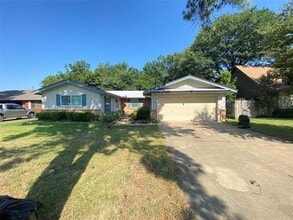 Building Photo - 2711 Olympia Dr