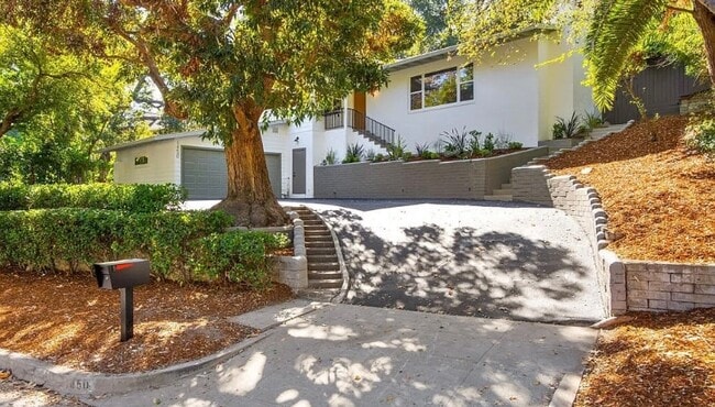 Building Photo - 1450 La Loma Rd