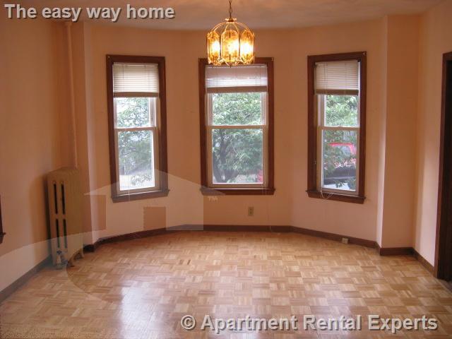 Primary Photo - Awesome 1+ or 2 BR * Laundry in unit * Pet...