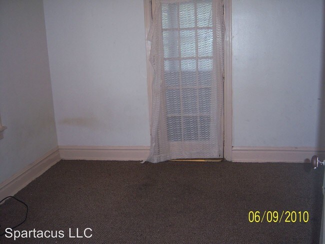 Building Photo - 2 br, 1 bath Apartment - 5516 S. Grand