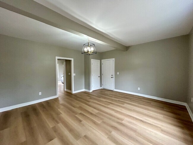 Building Photo - 576 E Fall Creek Pkwy N Dr