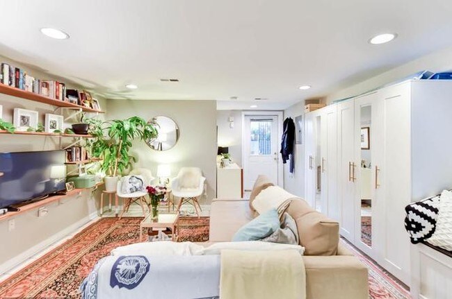 Building Photo - 631 14th St NE