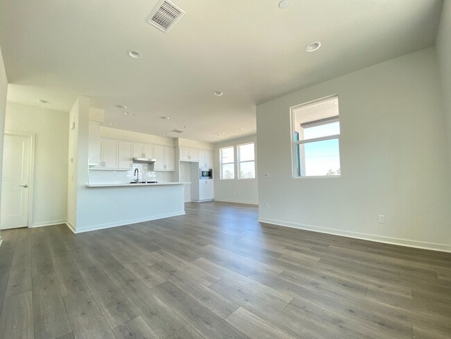 Building Photo - 2 BEDROOM HOME FOR LEASE IN IRVINE