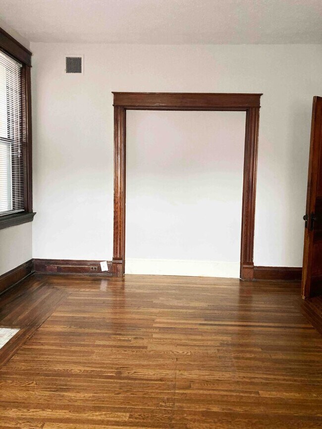 Foto del edificio - 3241 Jefferson Ave