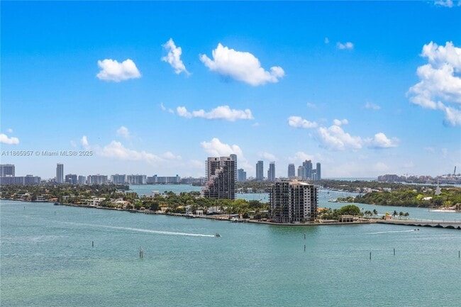 Foto del edificio - 1900 N Bayshore Dr