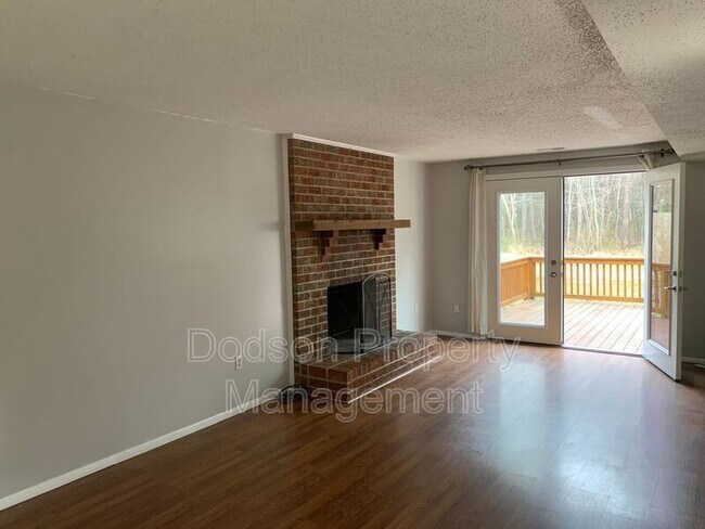 Foto del edificio - 10002 Laurel Lakes Dr