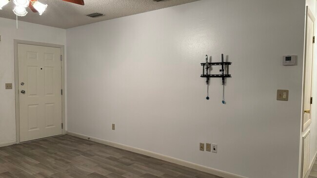 Building Photo - 13116 Hartle Rd
