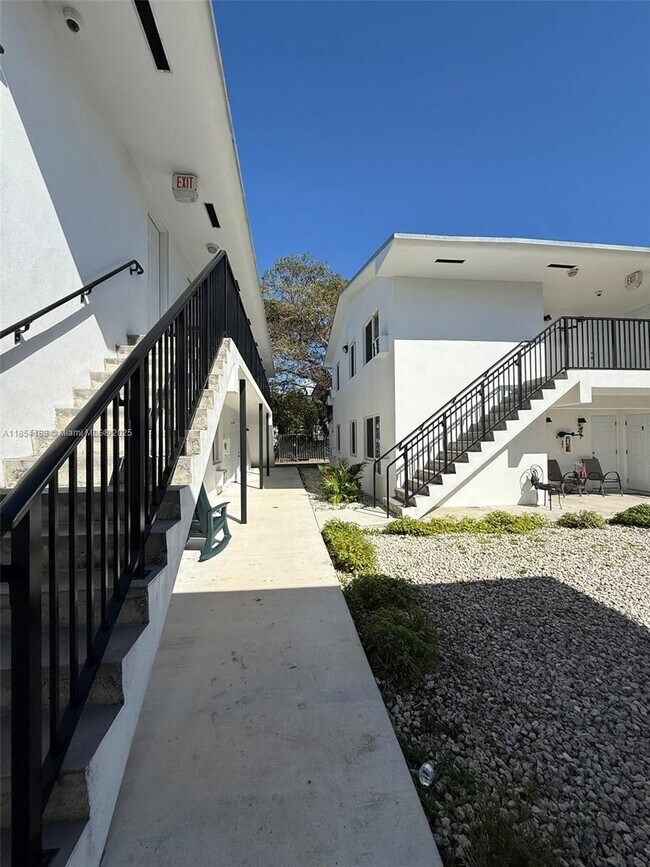 Foto del edificio - 747 NW 60th St