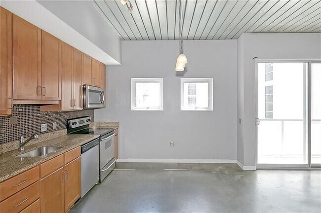 Building Photo - 620 Glen Iris Dr NE