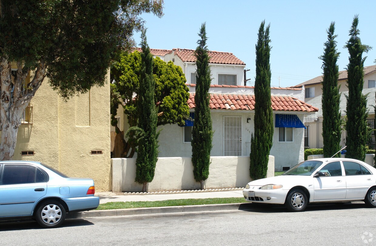 Foto del edificio - 944-946 Dewey Ave