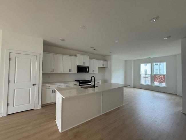 Building Photo - 15309 Sunray Aly