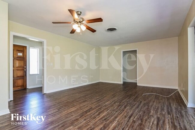 Building Photo - 4818 W Bay Villa Ave