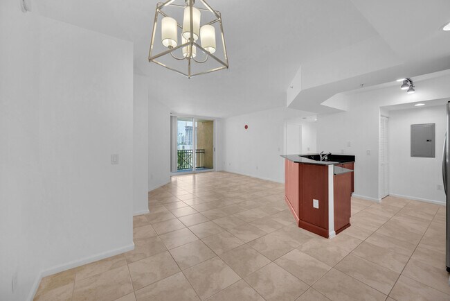 Building Photo - 403 S Sapodilla Ave