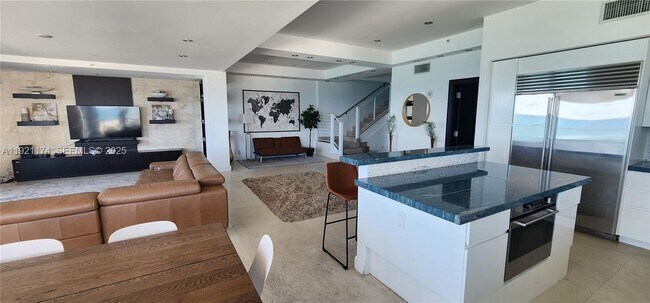 Foto del edificio - 9499 Collins Ave