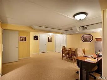 Foto del edificio - "Charming 3-Bedroom Retreat with 2 Full Baths in Prime Saint Louis Location - 1537 Sq Ft of Comfo...