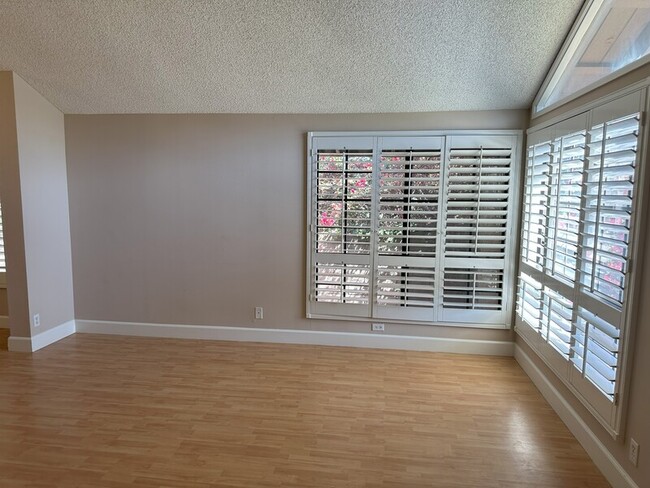 Building Photo - 3059 Delacodo Ave