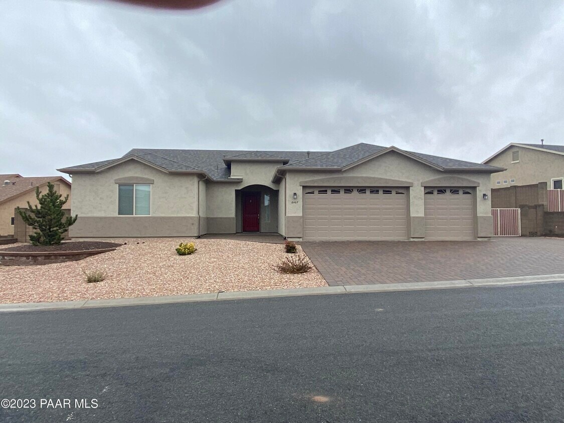Foto principal - 6407 E Sutton Trl