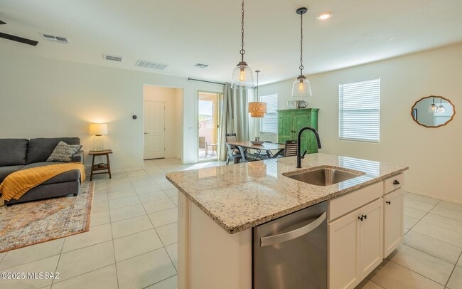 Foto del edificio - 13154 E Apex Mine Wy