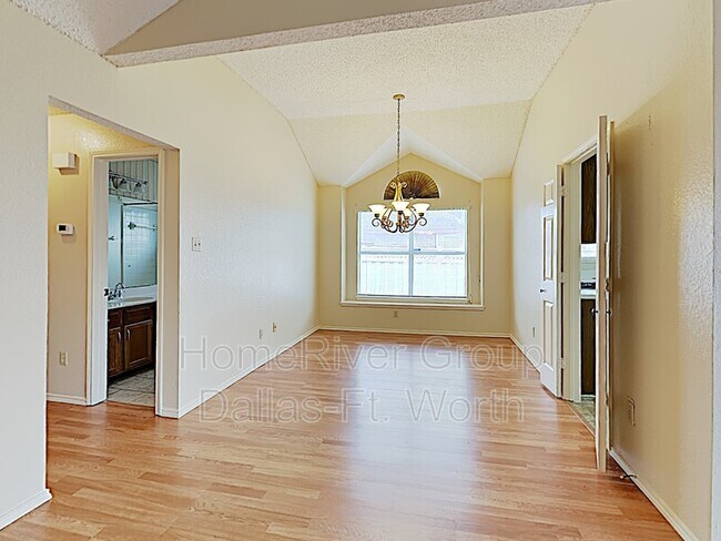 Building Photo - 811 Miles Ln