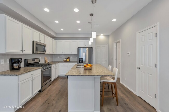 Foto del edificio - Modern 3BR Townhome in Avion | Pool, Hot Tub & Attached Garage