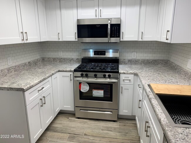 Foto del edificio - 8730 W Pierson St