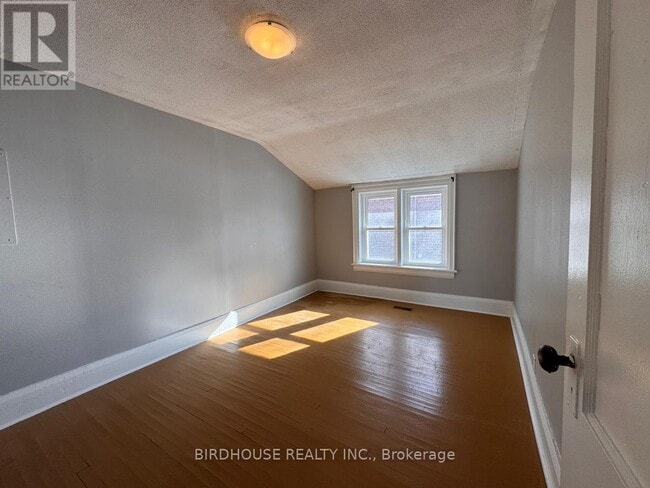 Building Photo - 19 Cambridge St S