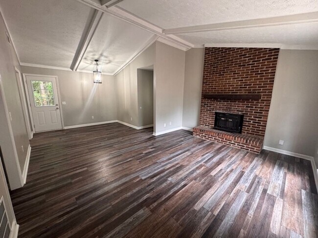 Foto del edificio - 221 Hearthstone Dr