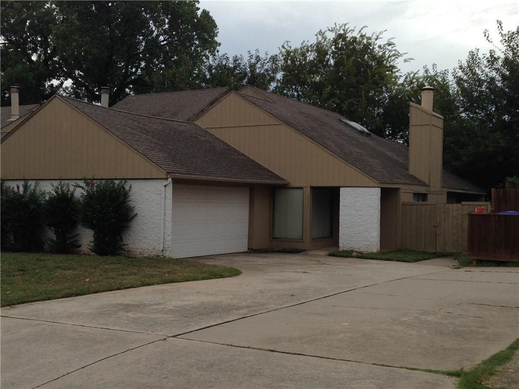 Primary Photo - 3731 River Oaks Dr