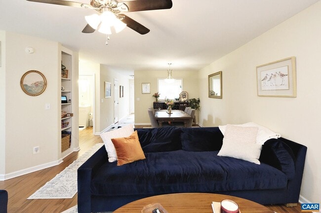 Building Photo - 206 Buttercup Ln