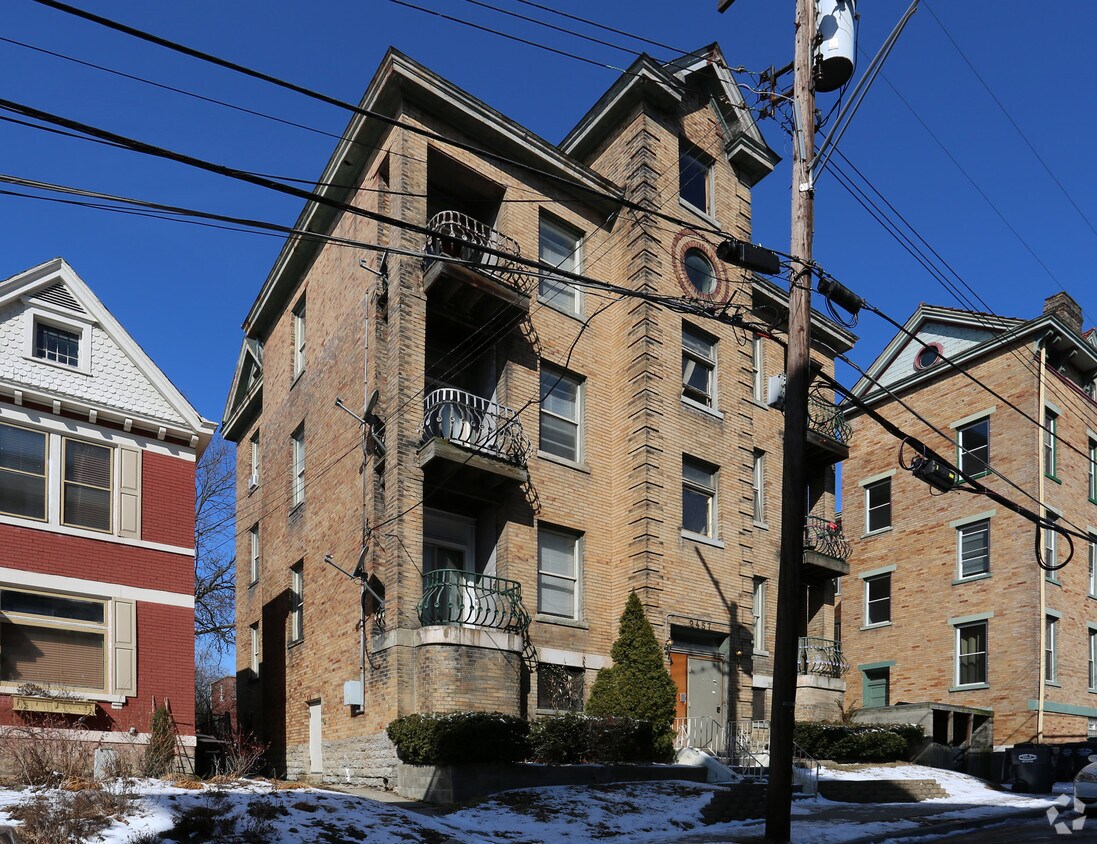 2457 Maplewood Ave, Cincinnati, OH 45219 Apartments in Cincinnati, OH