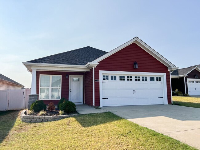 Foto del edificio - Single-Family Home in Hopkinsville with Fenced Backyard!!