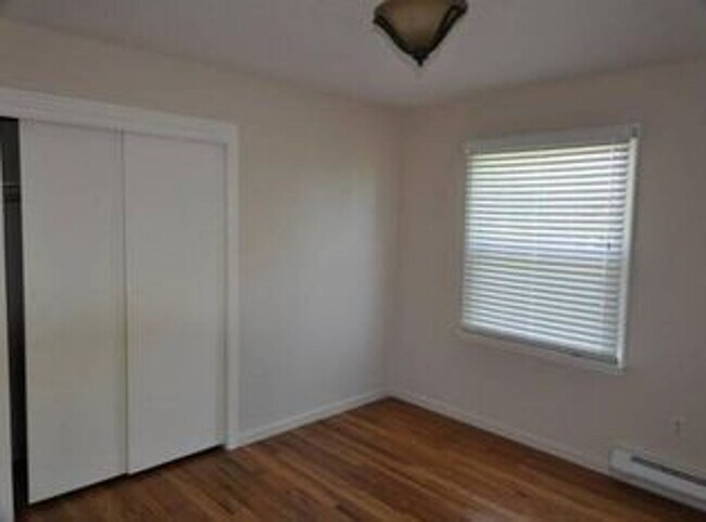 Foto del edificio - Great updated 2 bed 1 bath, 2 car garage