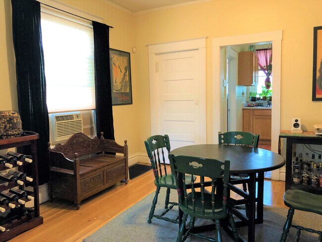 Dining - 21 E 3rd Ave