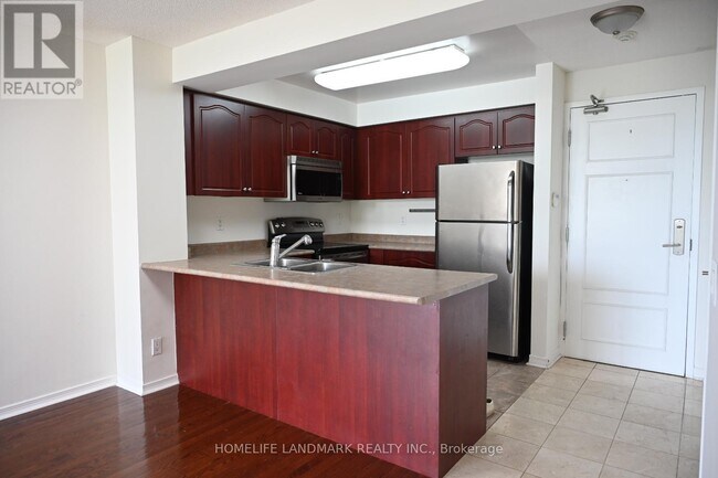 Photo du bâtiment - 330-330 Red Maple Rd