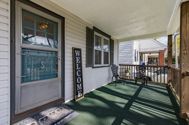 Foto del edificio - 1617 Cloverleaf St