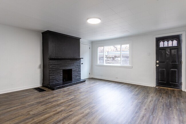 Foto del edificio - AVAILABLE NOW - Renovated Home in South Si...