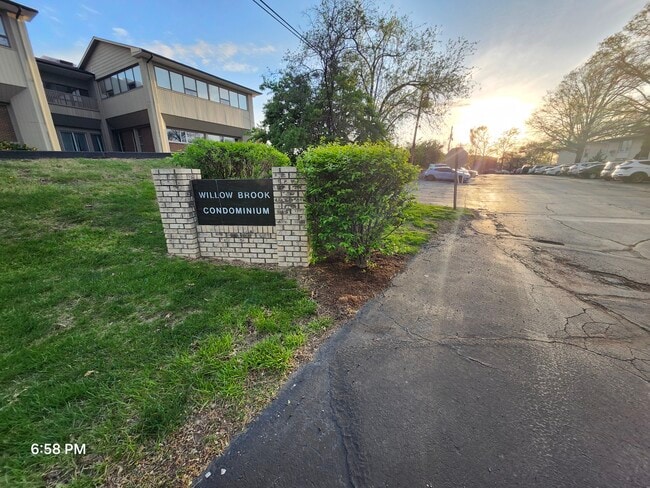 Foto del edificio - 10433 Briarbend Dr