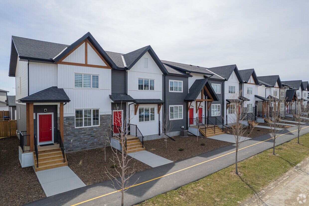 Building Photo - Creekstone Towns