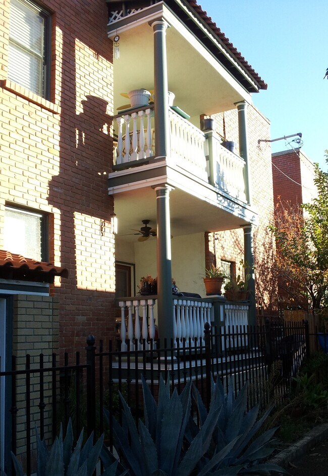 Foto del edificio - 644 W 8th St