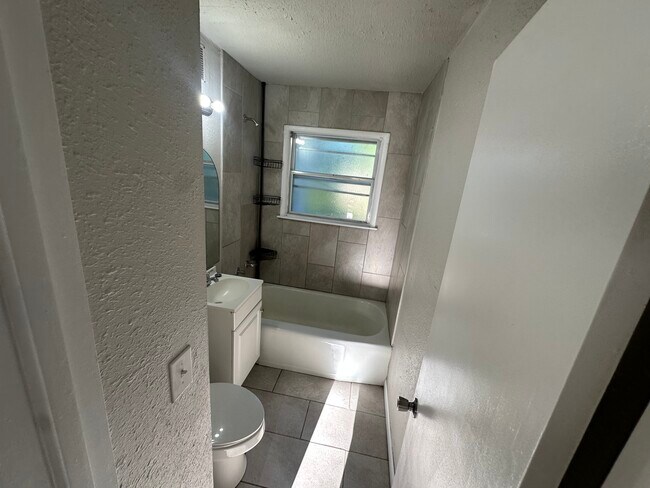 Foto del edificio - 4647 N Main St